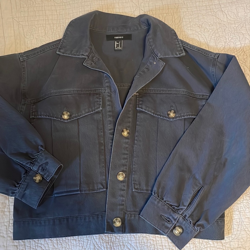 Forever 21 navy blue, button up jean jacket w/ 2 large pockets, size S